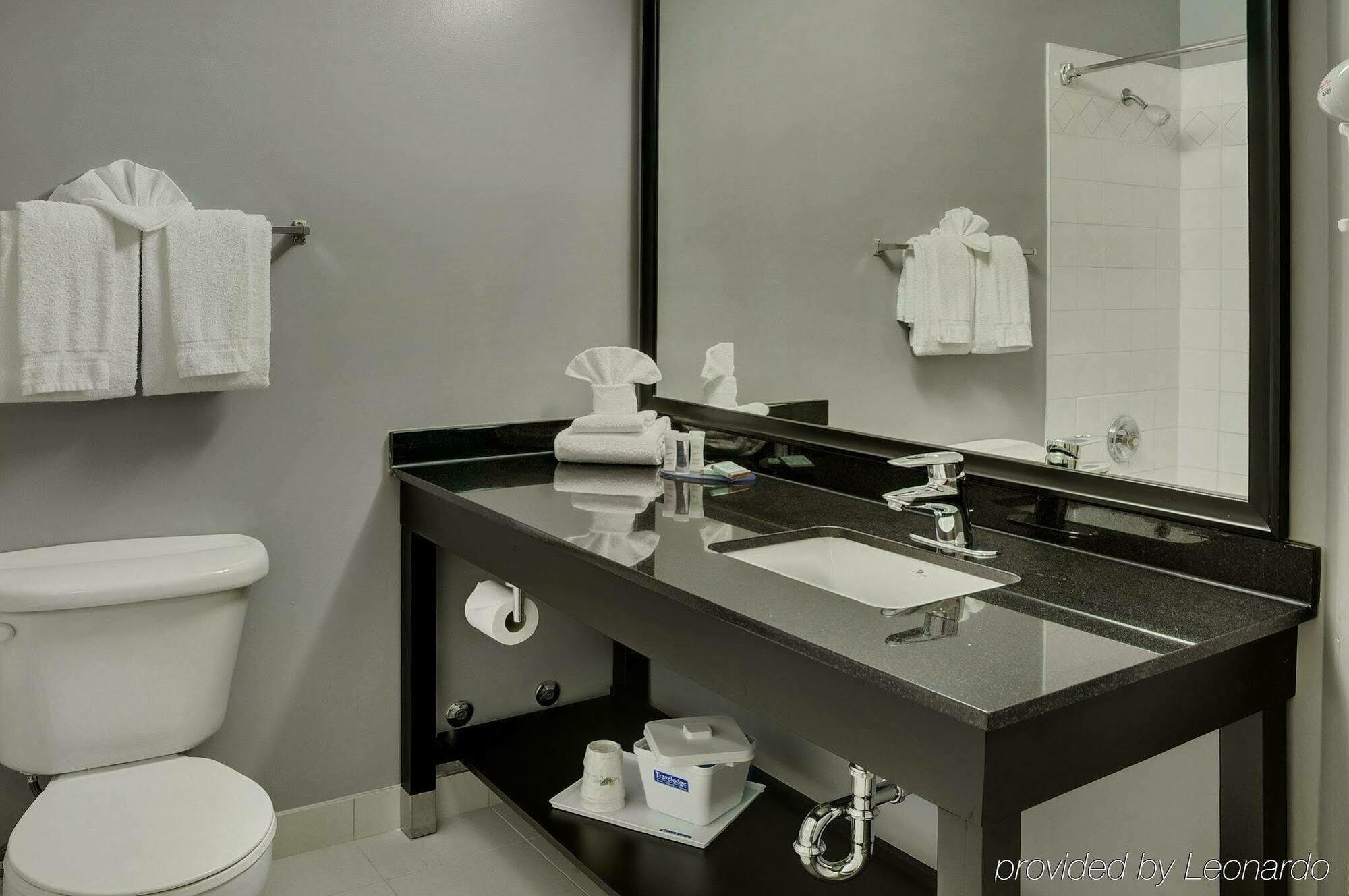 Quality Inn Норт Бей Екстериор снимка